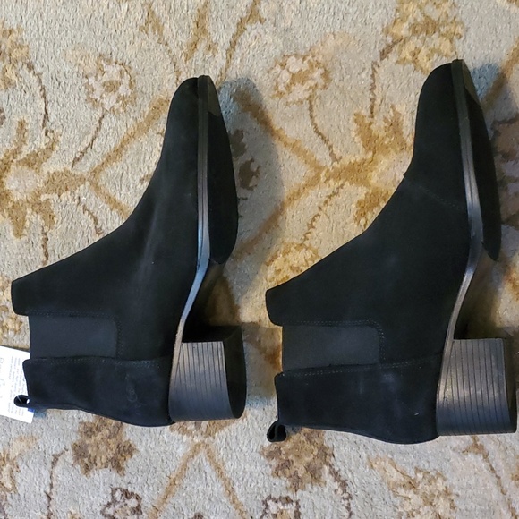 Nordstrom BOS&Co Portugal Chelsea black suede waterproof pull on Booties size 9 - Picture 5 of 16